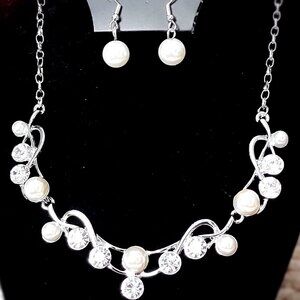 Pearl and Silver Necklace Combo